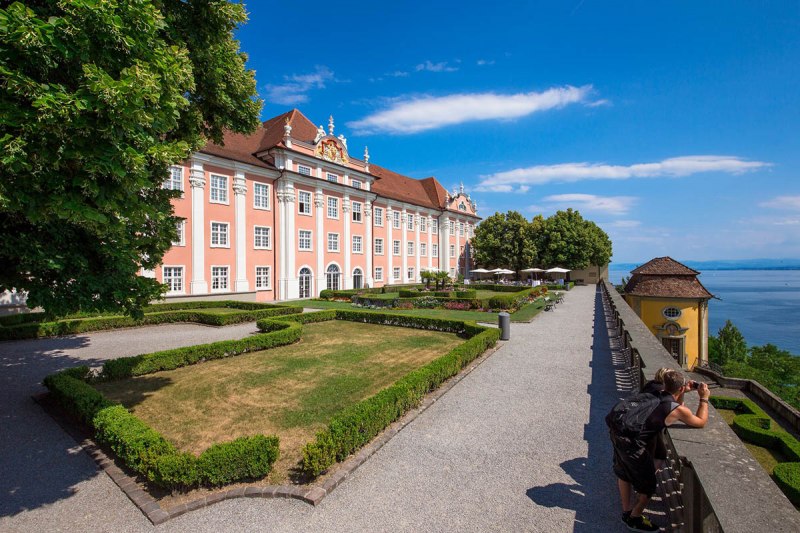 Neues Schloss Meersburg mit Blick auf den Bodensee