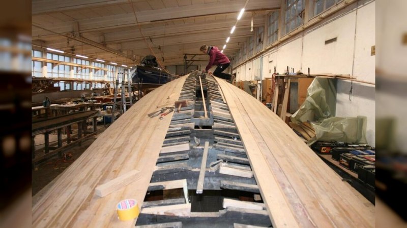 In der Werft werden Teile des Kiels ersetzt. (Foto: Hildegard Nagler)