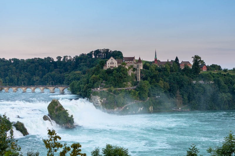 Rheinfall Schaffhausen - der größte Wasserfall Europas bietet euch ein grandioses Schauspiel.
