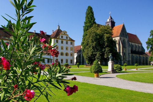 Blick auf Kloster und Schloss