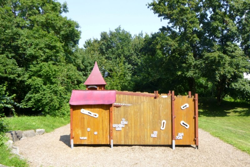 Das Spielgelände mit der Ritterburg ist ein Geheimtipp und bei Kindern und Anwohnern sehr beliebt. 