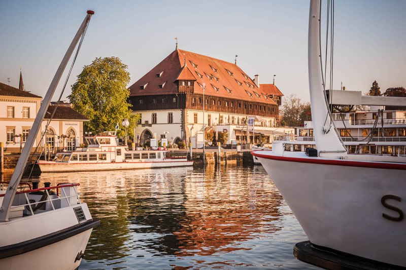 Der Hafen von Konstanz mit dem Konzil im Hintergrund